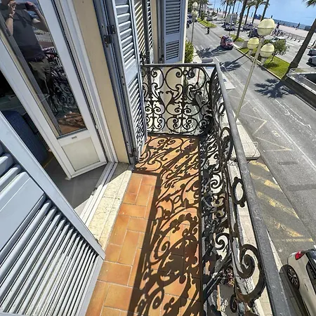 Elegant Sea Front *